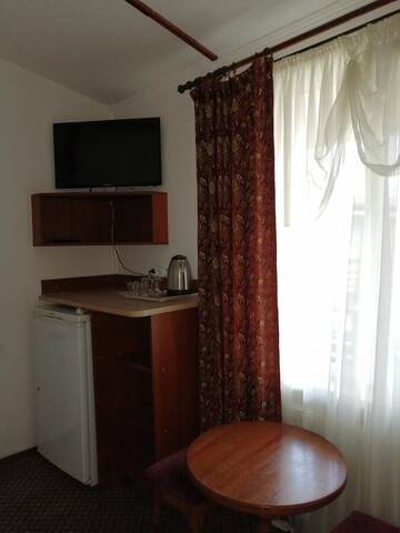 Фото номера Двухместный номер с 1 кроватью Мини-отель Guest yard Vivat г. Velikodolinskoye 2